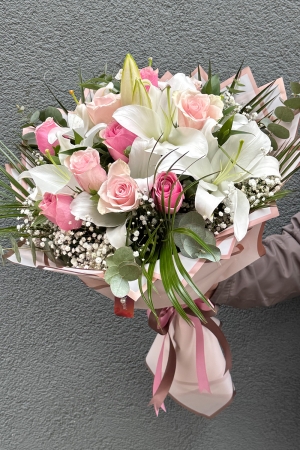 Lilyumlar ve Pembe Güller